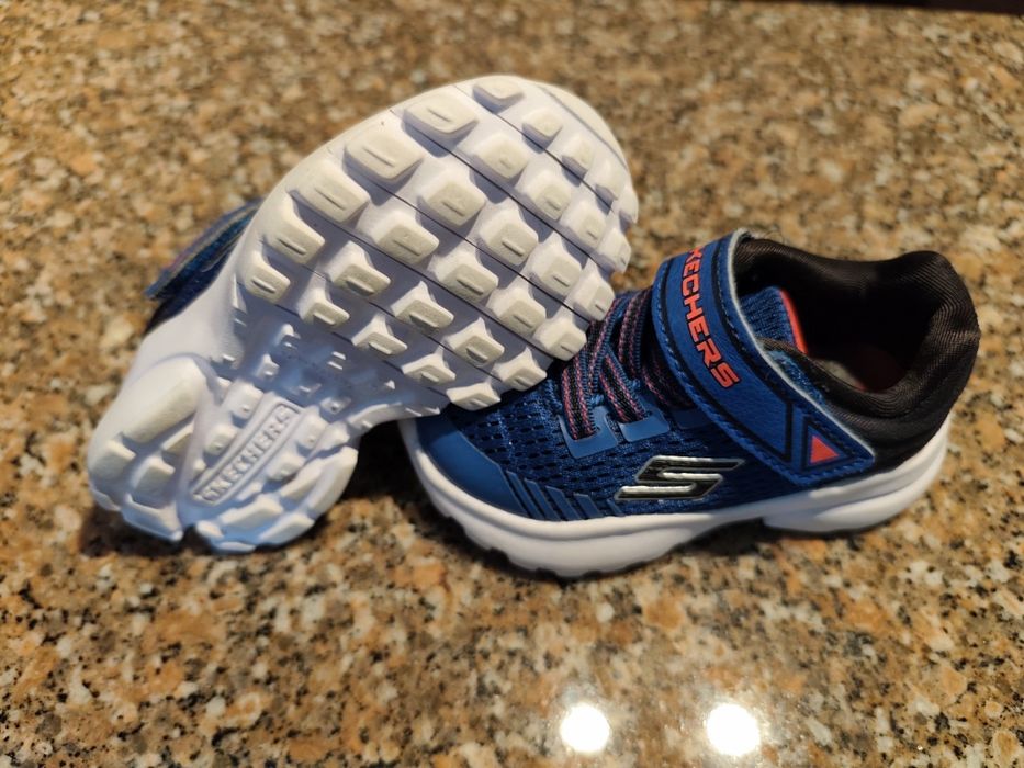 Tênis menino sketchers - Nike tamanho 20 e 21