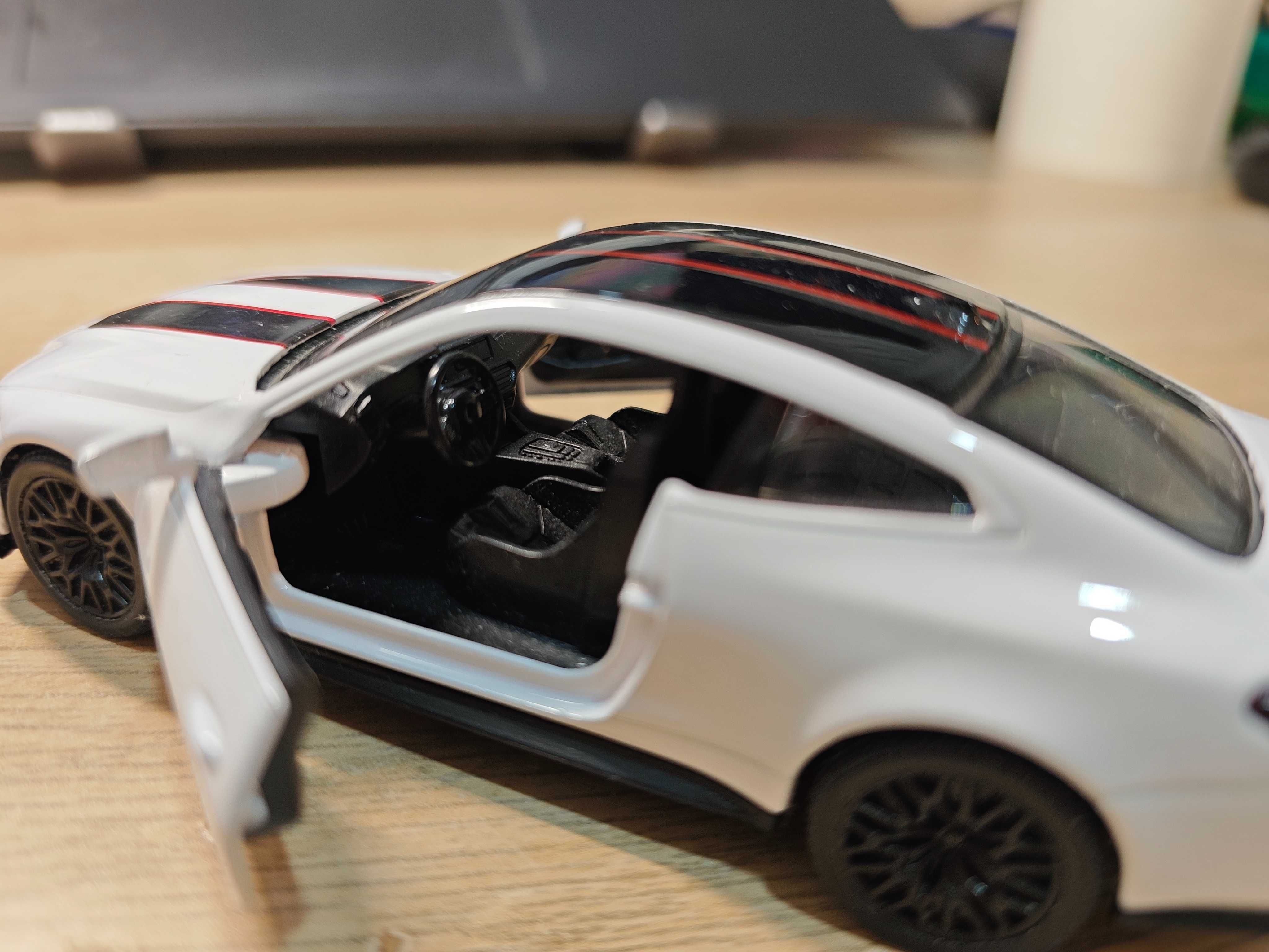 Miniatura BMW M4 CSL
