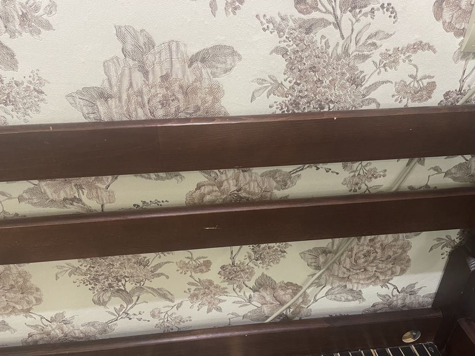 Продам деревяне односпальне ліжко