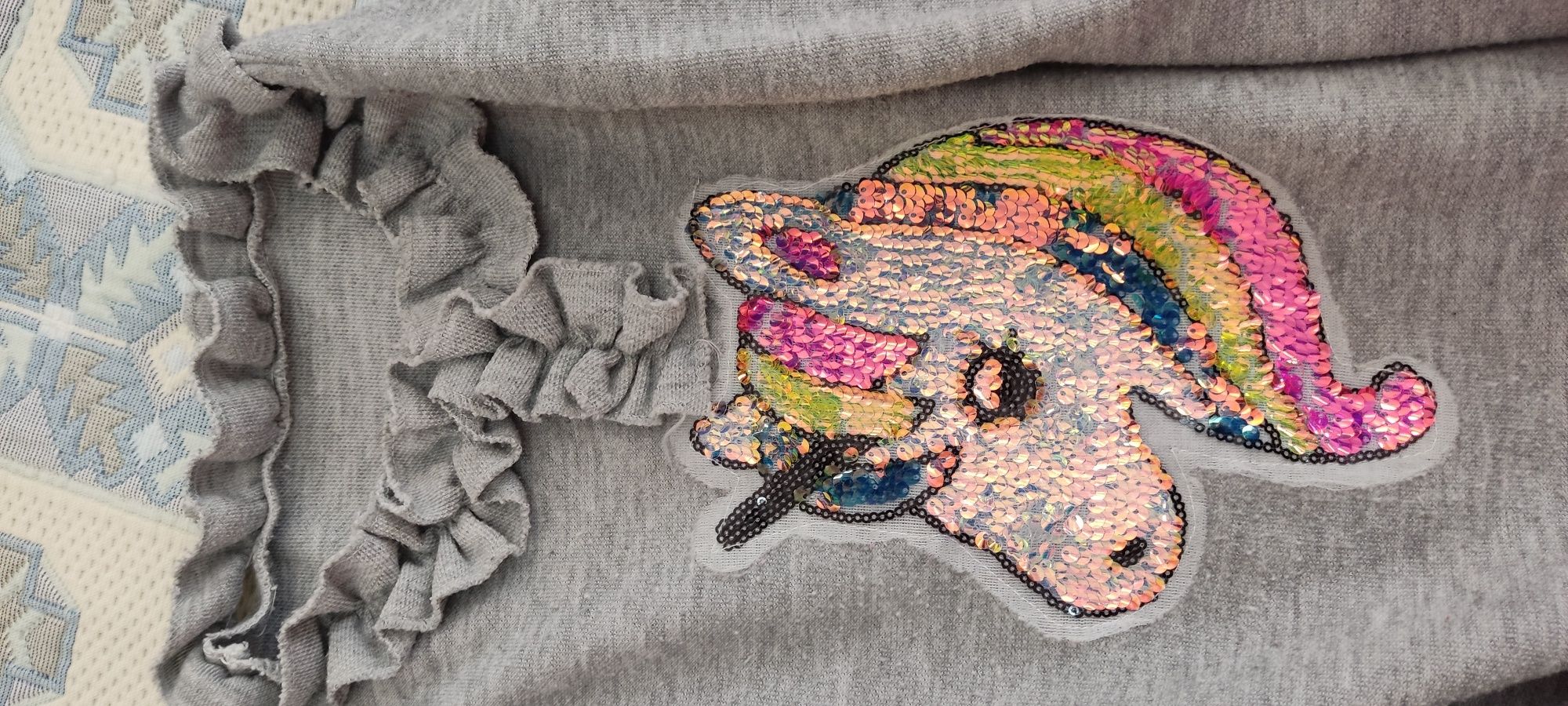 Vestido unicórnio com  lantejoulas