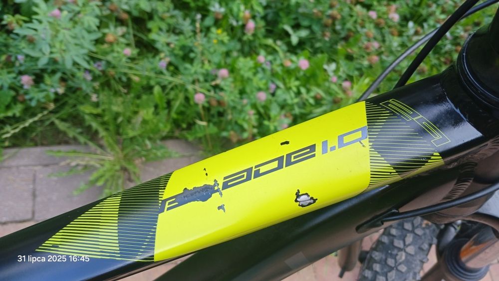 Rower tabou blade 1.0 lekko porysowany na ramię i przy łańcuchu