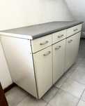 Armário / Bancada de Cozinha com portas , prateleiras e gavetas
