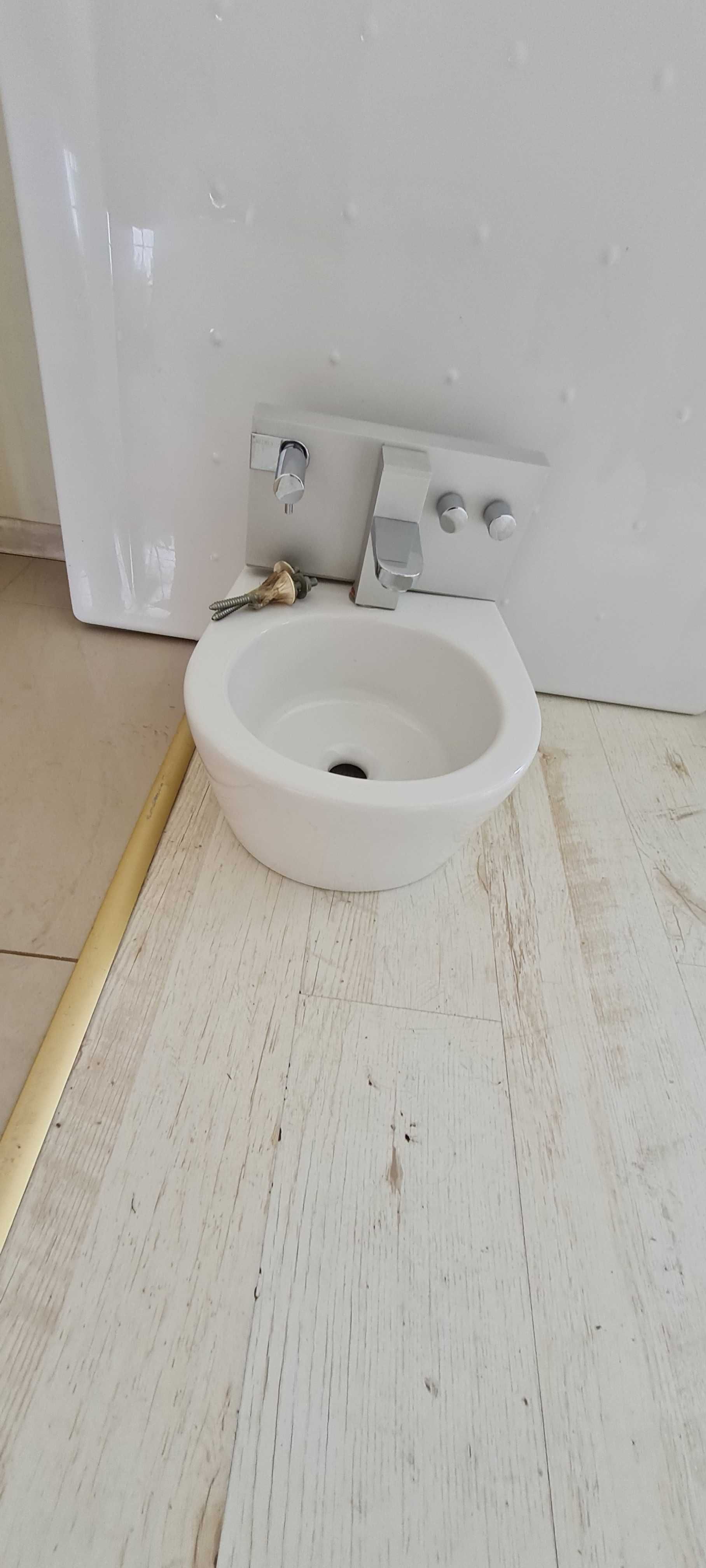 Umywalka z baterią