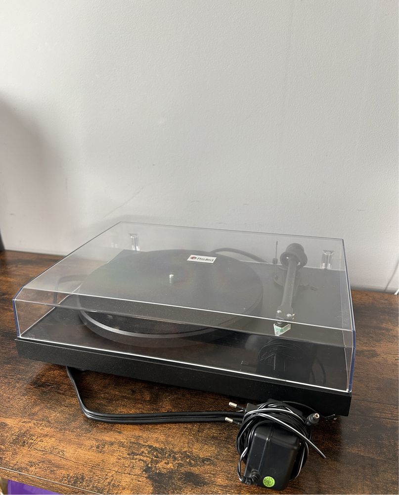 Gramofon manualny PRO-JECT DEBUT III