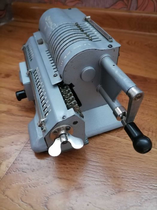 Арифмометр Феликс М, счетная машинка, працює