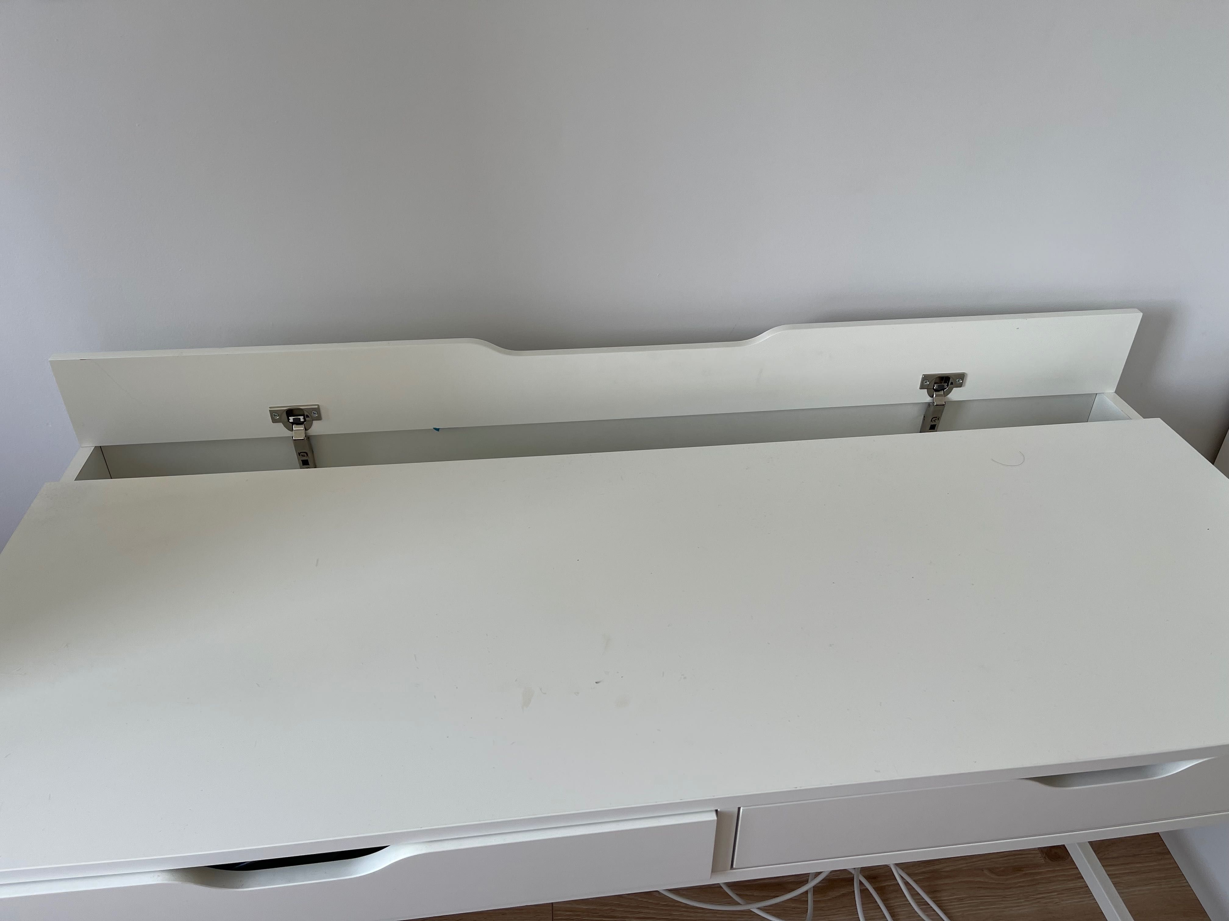 Biurko z Ikea w dobrym stanie