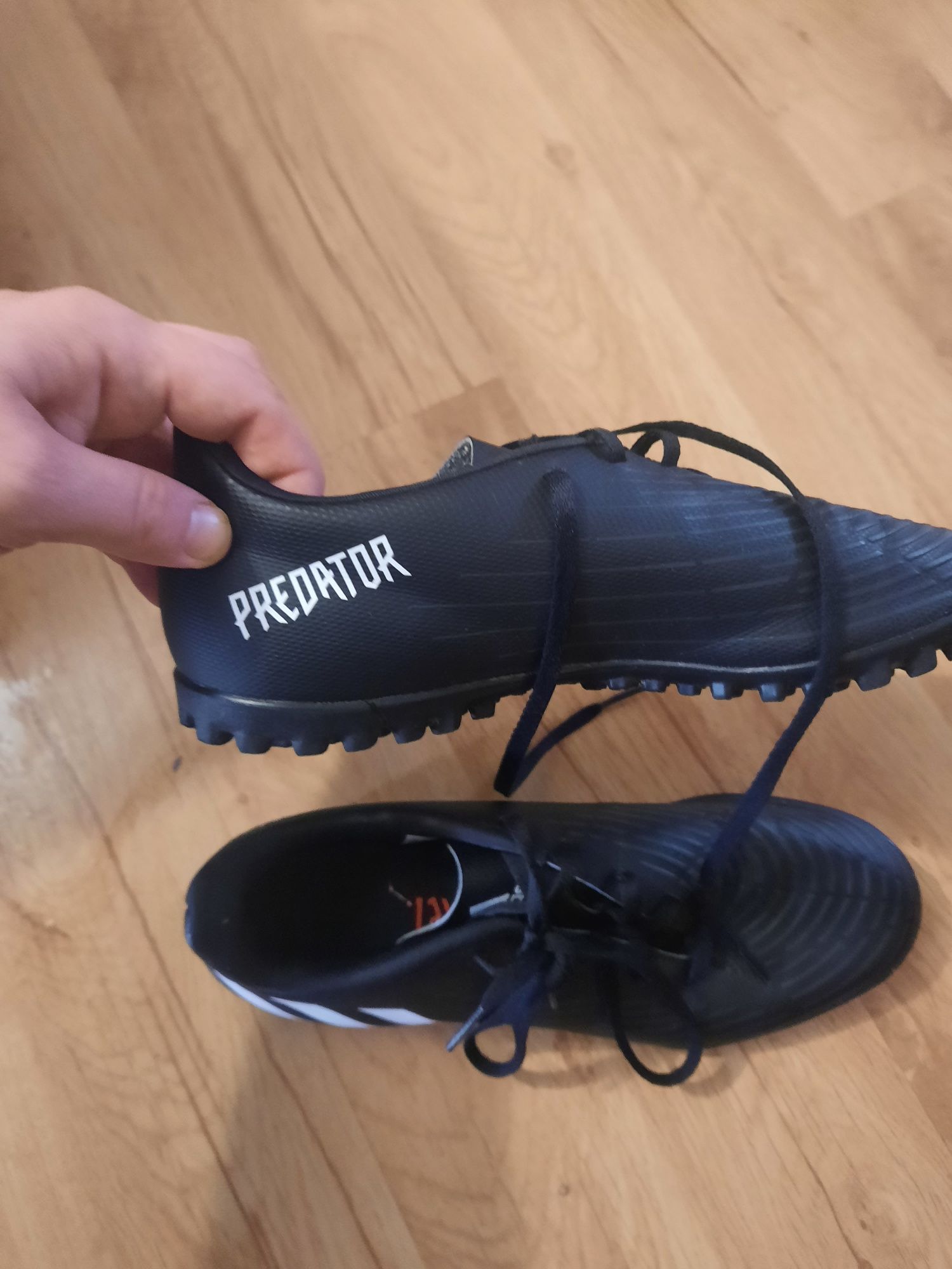 Buty Adidas chłopięce Predator turfy 40 2/3