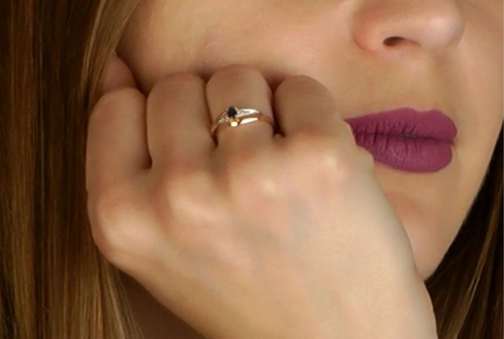 Золотое кольцо с бриллиантами и сапфиром 585 проба р.17,0