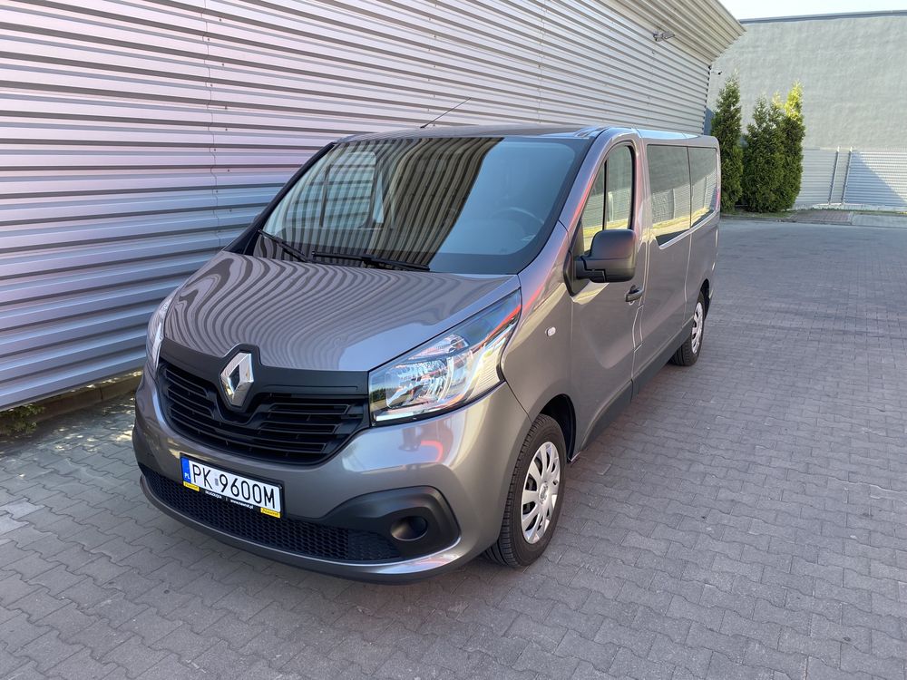 Wynajem Wypożyczenie busa 9 osobowego RENAULT TRAFIC LONG