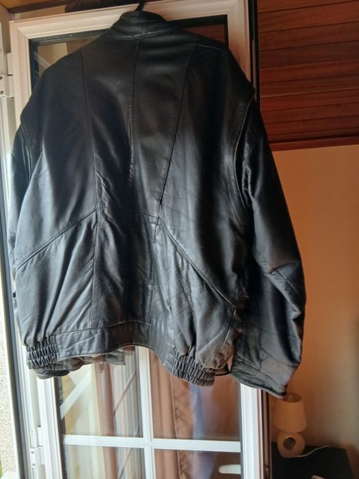 Roupa  blusão usado de cabedal