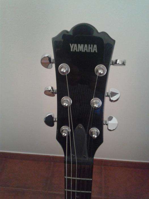 Guitarra Eléctrica Yamaha AES 620