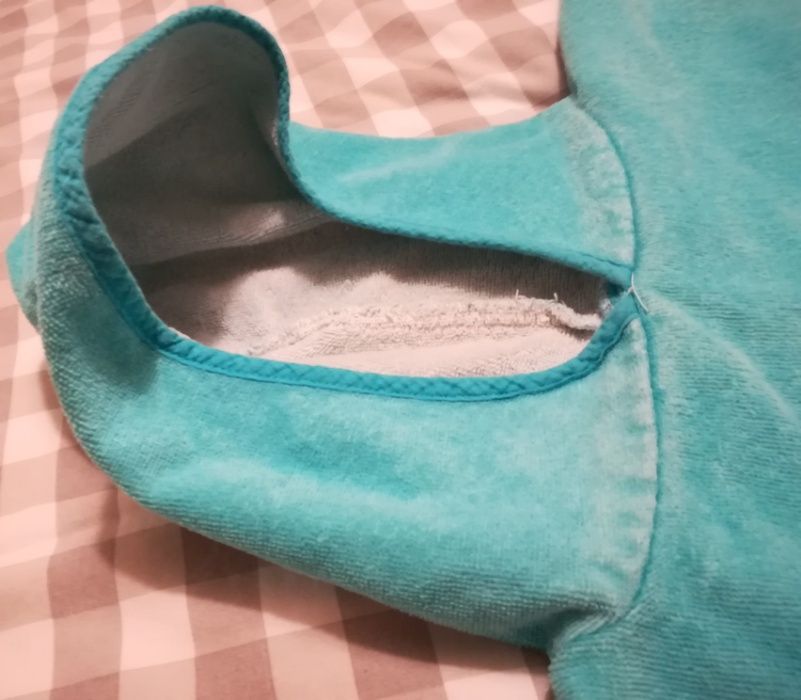 Poncho ou toalha de praia ou de piscina para criança ou bébé azul