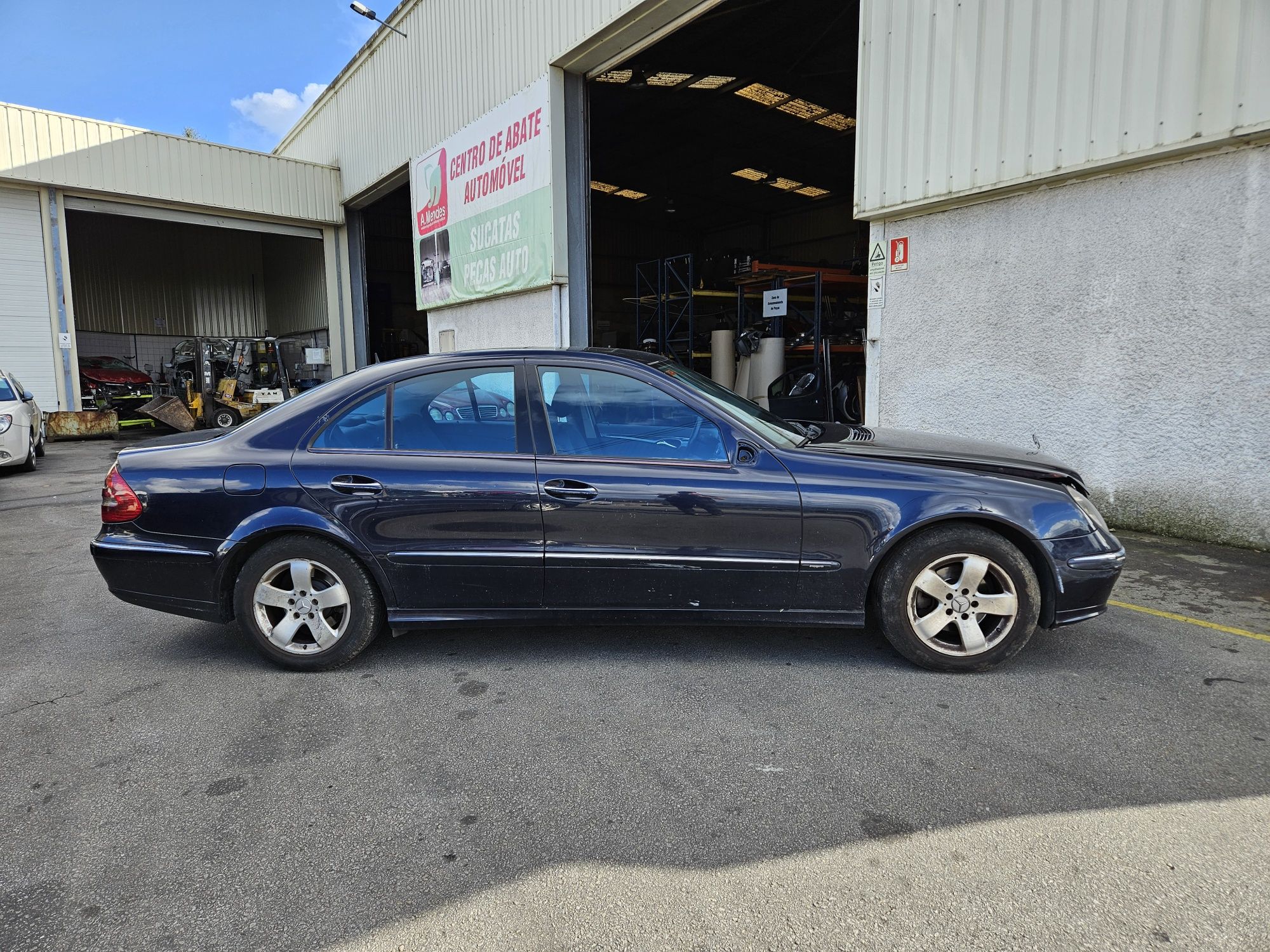 Mercedes-Benz E270 CDi W211 Avantgarde de 2004 para peças