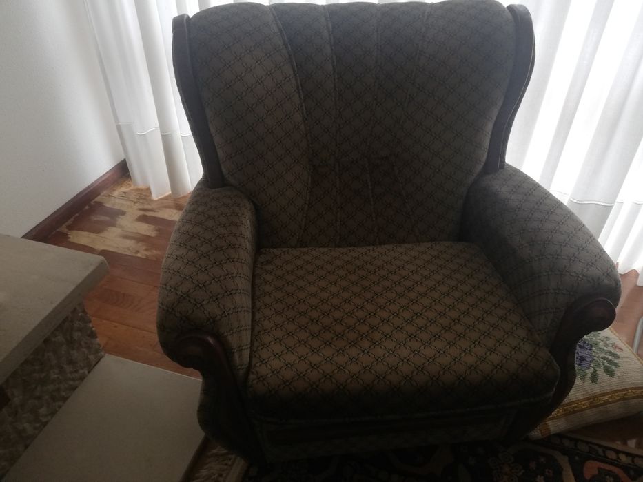 Sofá cama e Cadeiroes