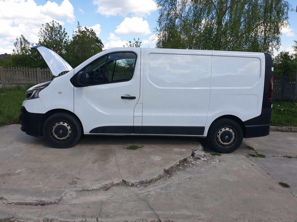 Renault trafic 2.0 120km l1h1 blaszak, vat,