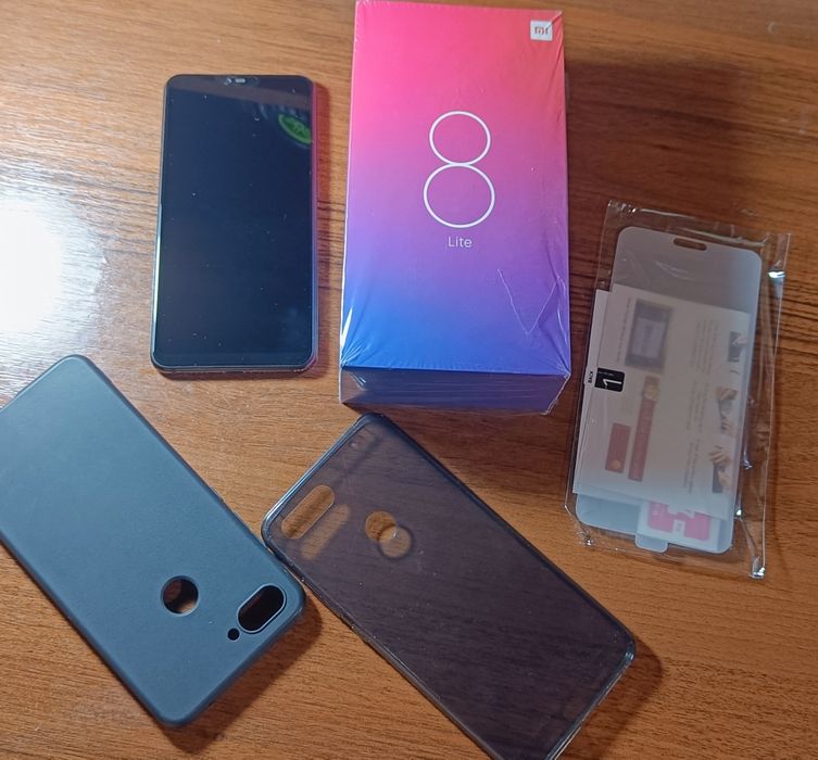 Смартфон Mi 8 Lite + 2 чохли + захисна плівка