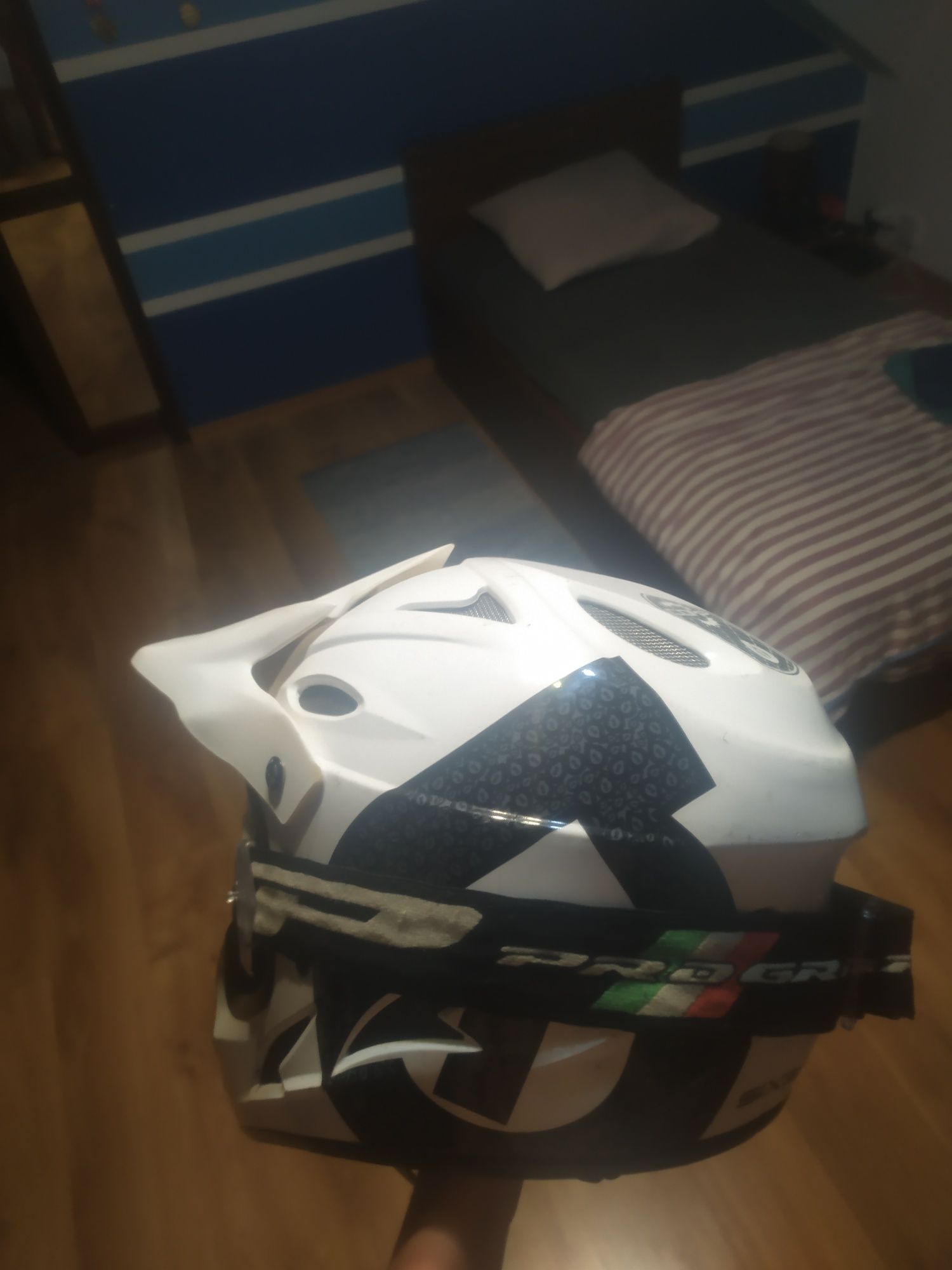 Kask full  marki 661
