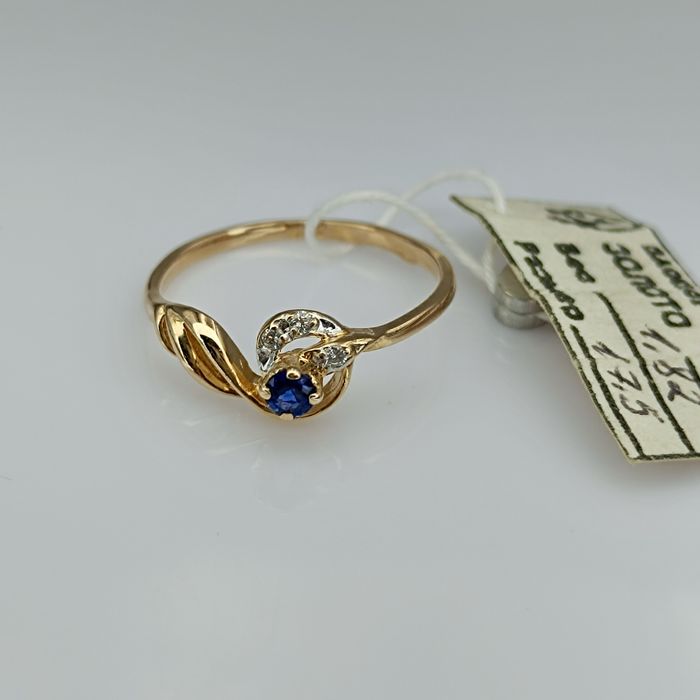 Золотое кольцо 585 пробы с сапфиром и бриллиантами