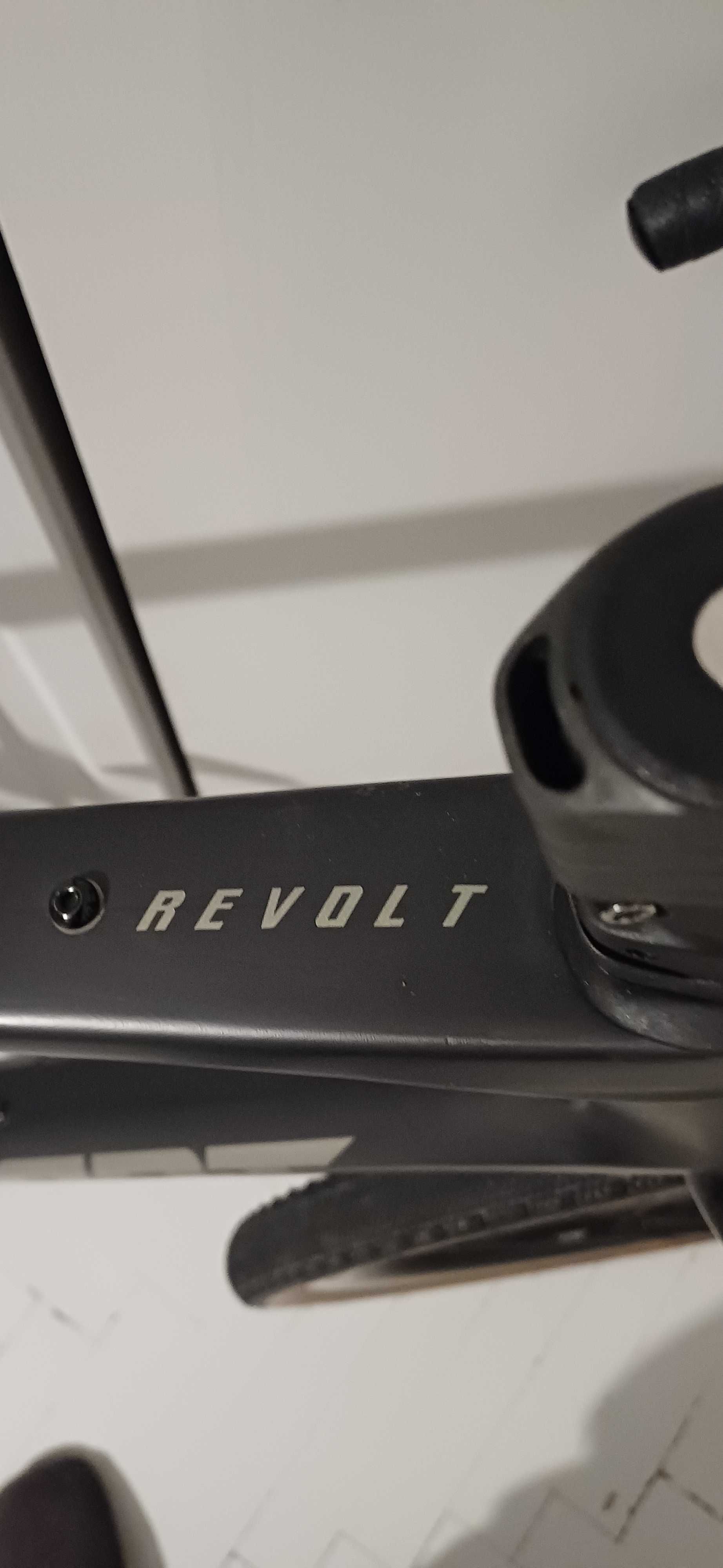 Sprzedam rower GIANT  REVOLT  ADVANCED  0 -  MODEL  z 2024 roku