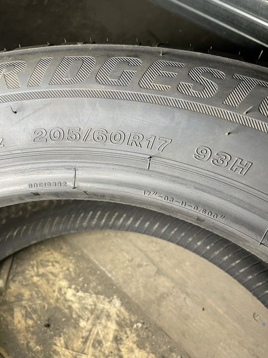 Bridgestone 205/60 R17 93H