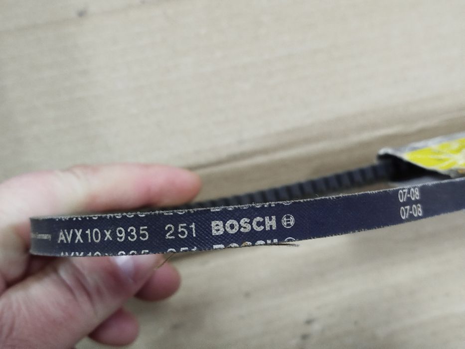 Ремінь  клиновий Bosch "AVX 10×935"
