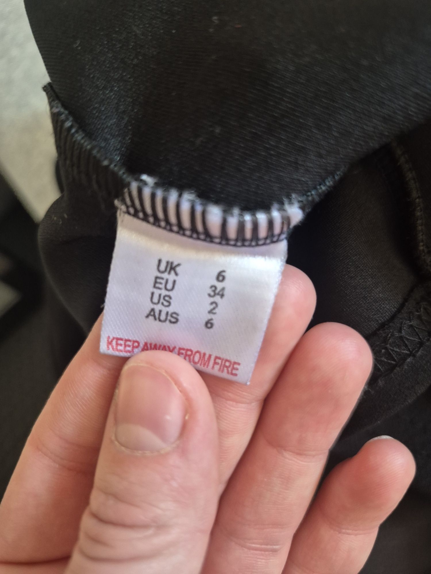 Czarna sukienka mini Missguided, rozmiar 34 elegancka i zmysłowa