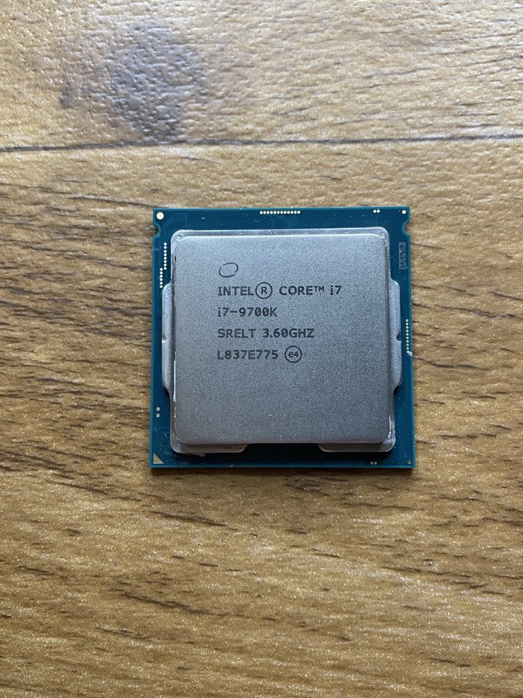Процессор intel core i7 9700k 8 ядер 4.9 Ггц частота идеал 1151v2