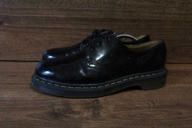 Стильні лаковані черевики dr. martens