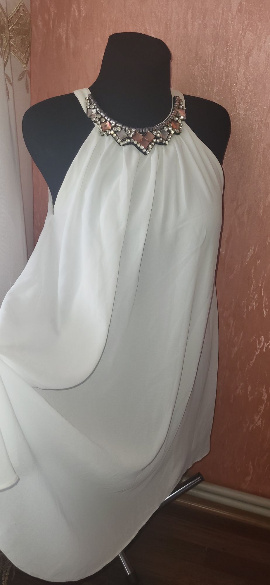 Платье белое трапеция L-XL  MISSGUIDED