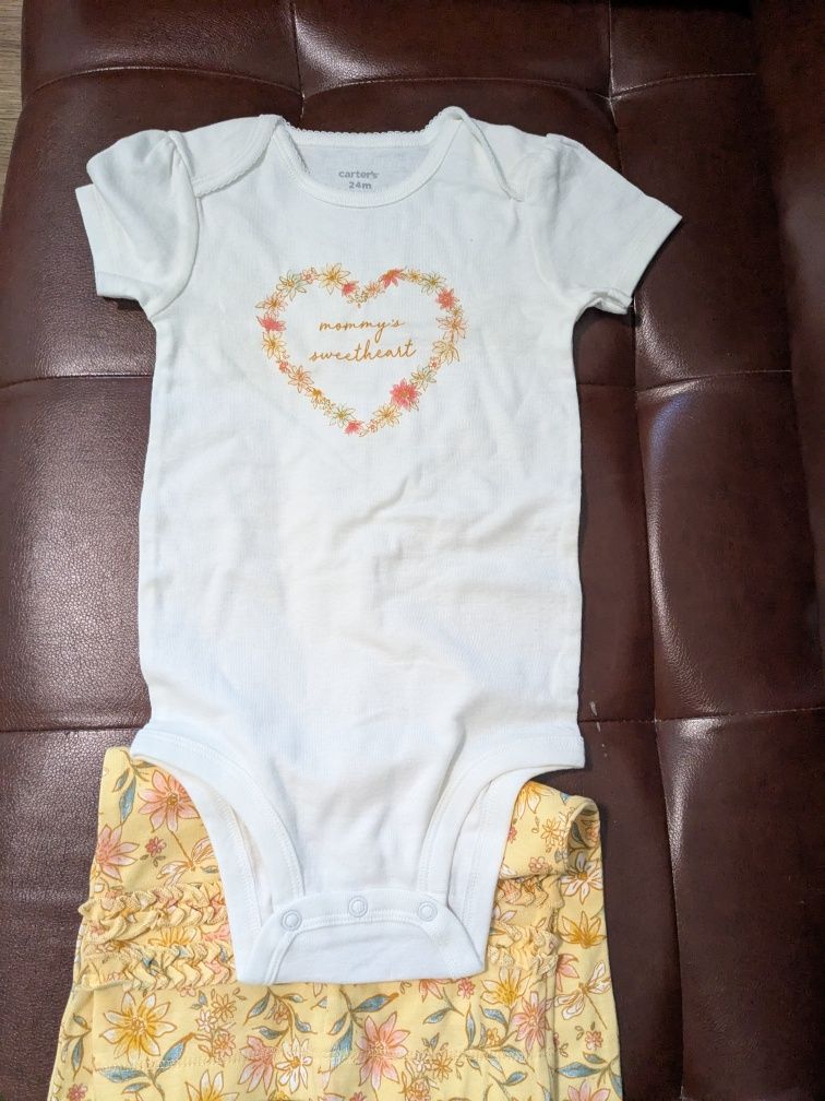 Продам дитячій костюм Carter's