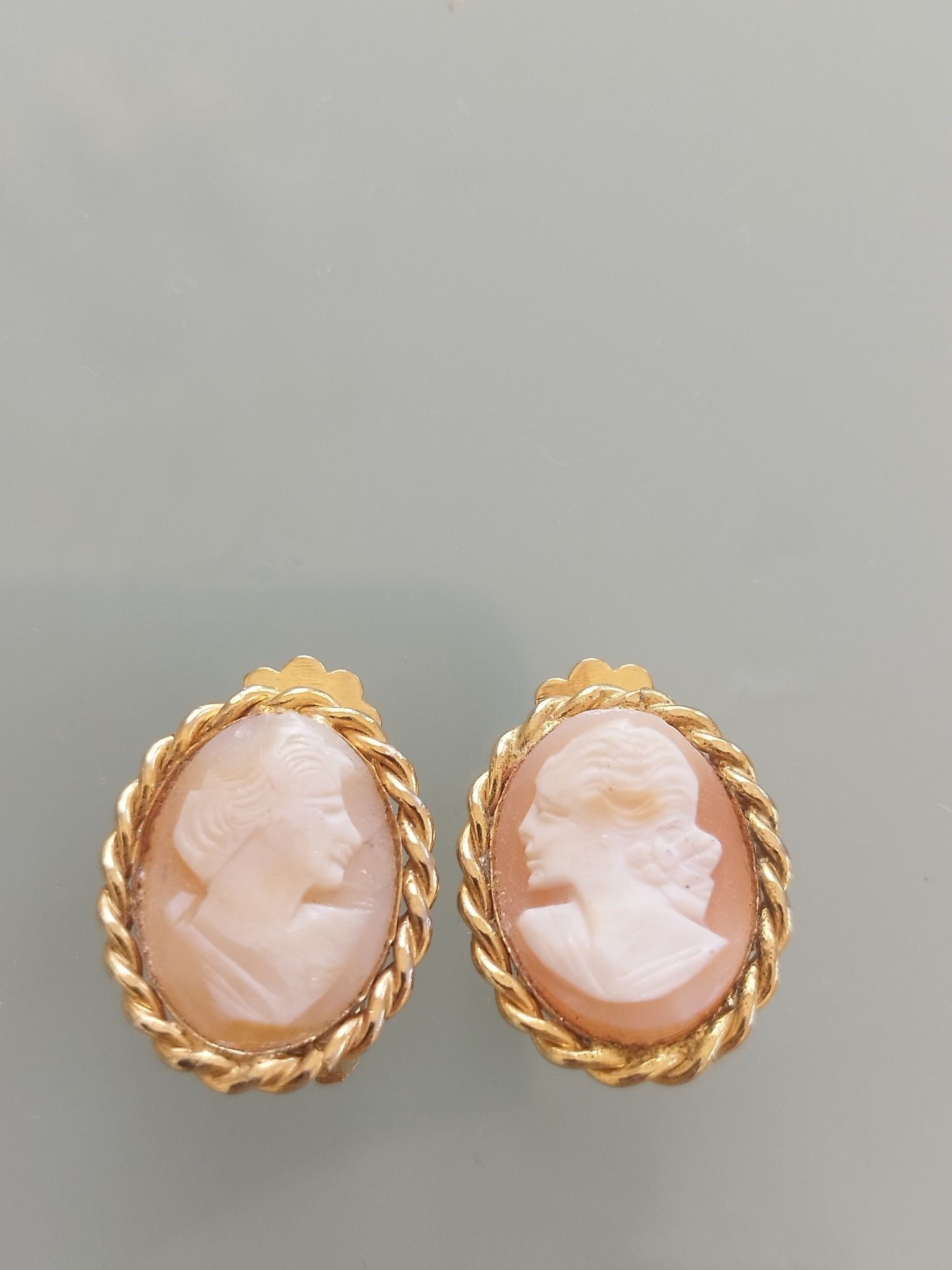 lindos brincos camafeu banhados a ouro