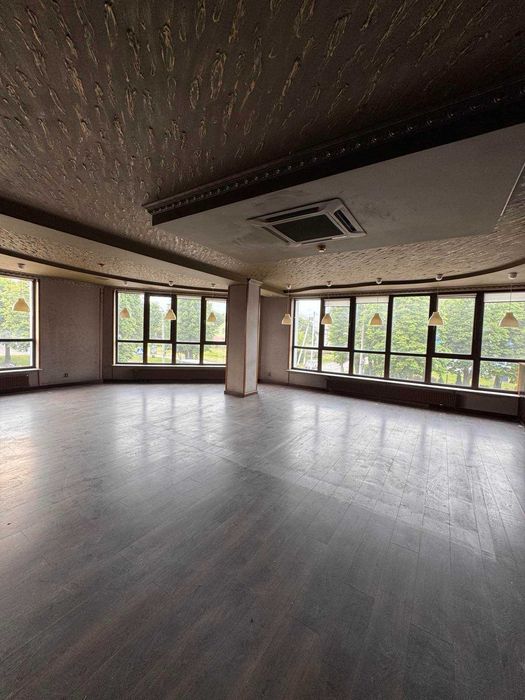 Продам велике комерційне окремостояче приміщення, м Нововолинськ