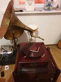 Gramofon stary  z mosiezną tuba