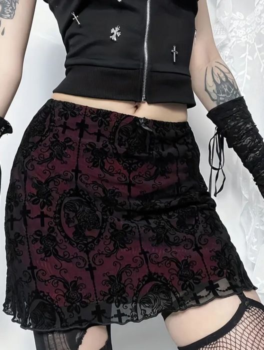 Неймовірна готична спідниця