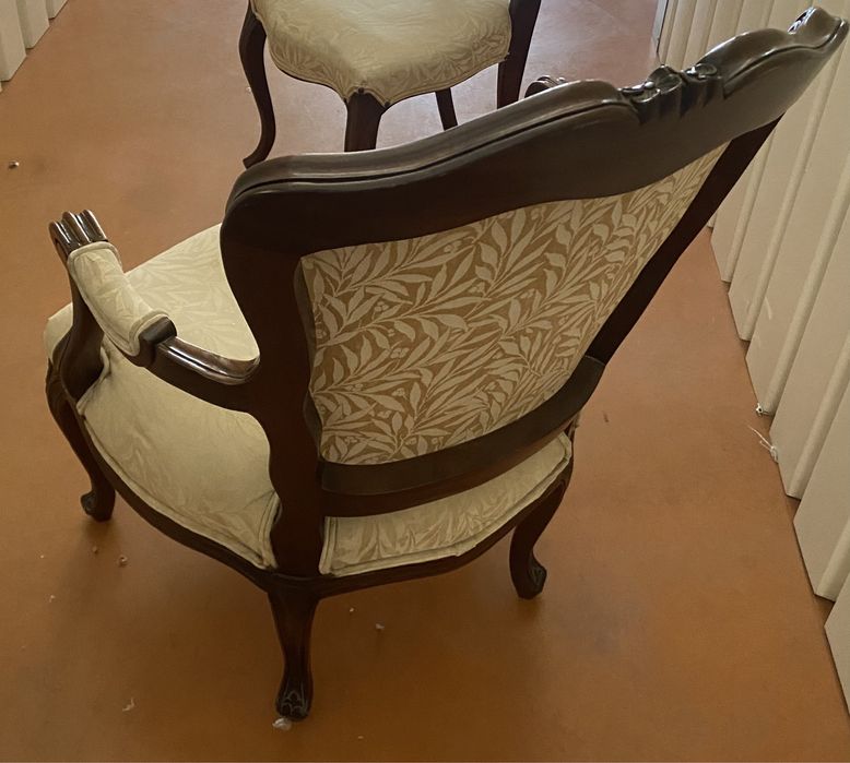 Dois cadeirões em óptimo estado.