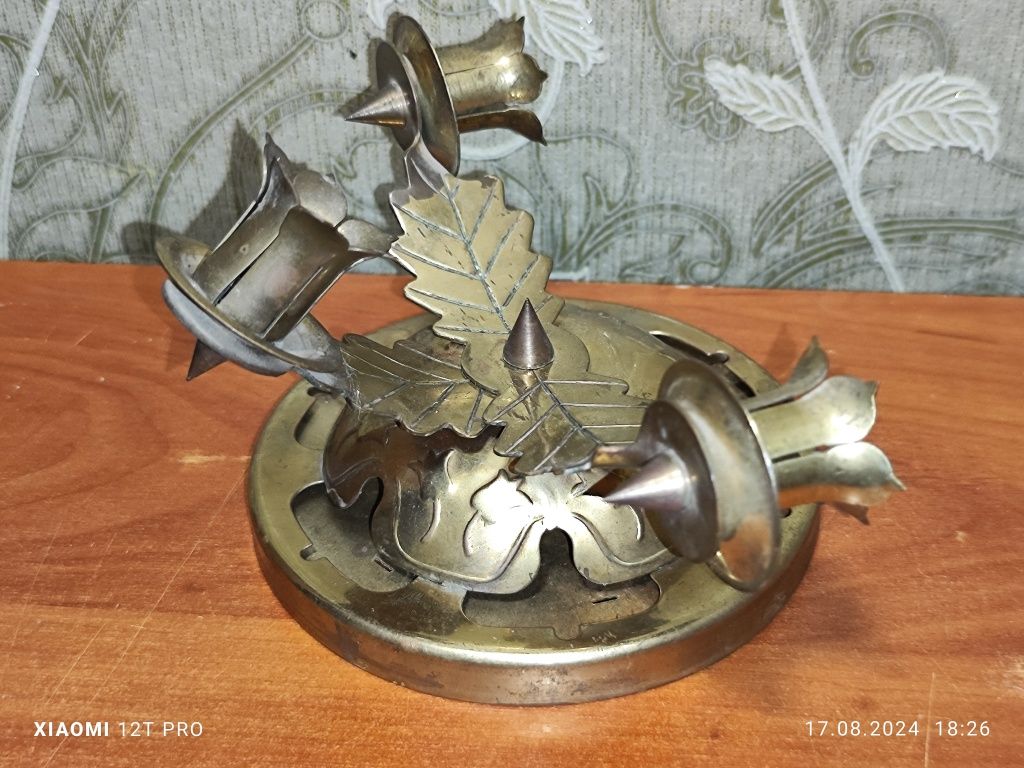 Продам подсвечник настенный
