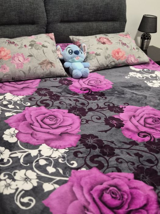 Cama com colchao ,tamanho kig sisse