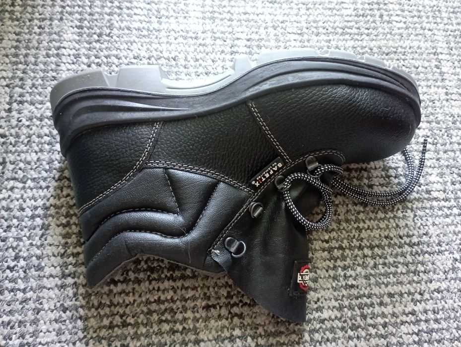 Захисні шкіряні черевики фірми SAFETIX.