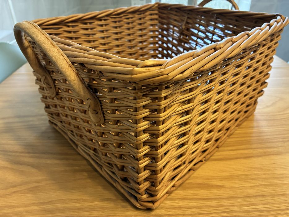 Cesto rectangular e robusto em verga da Zara Home