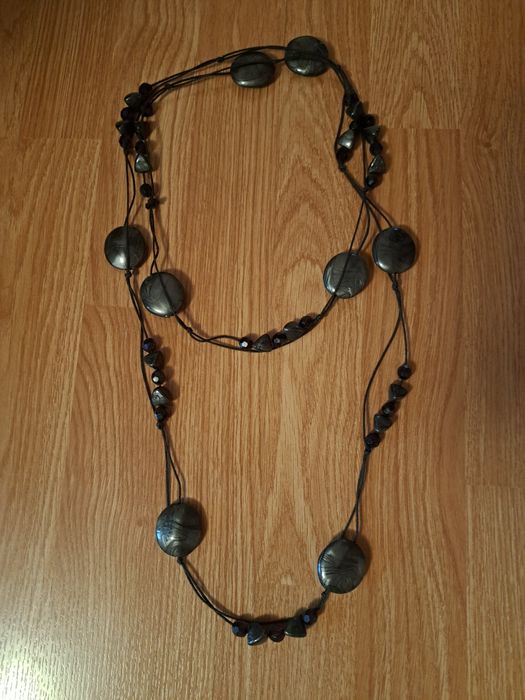 Korale czarno - szare długie