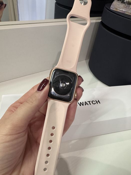 Apple Watch SE 40mm A2351 Gold Aluminum