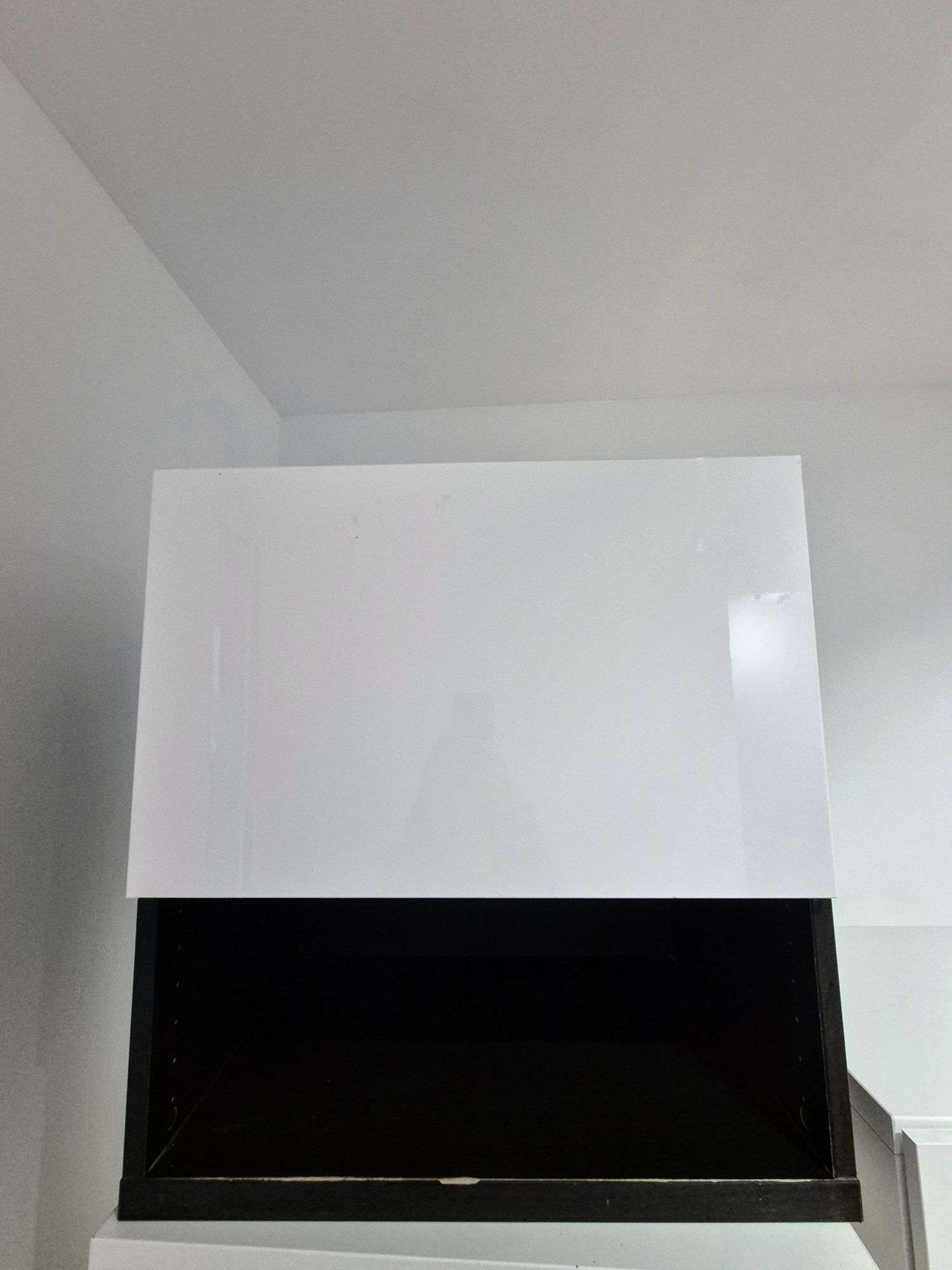 Łazienkowa wisząca szafka Ikea biały połysk 60x40x64 BESTA
