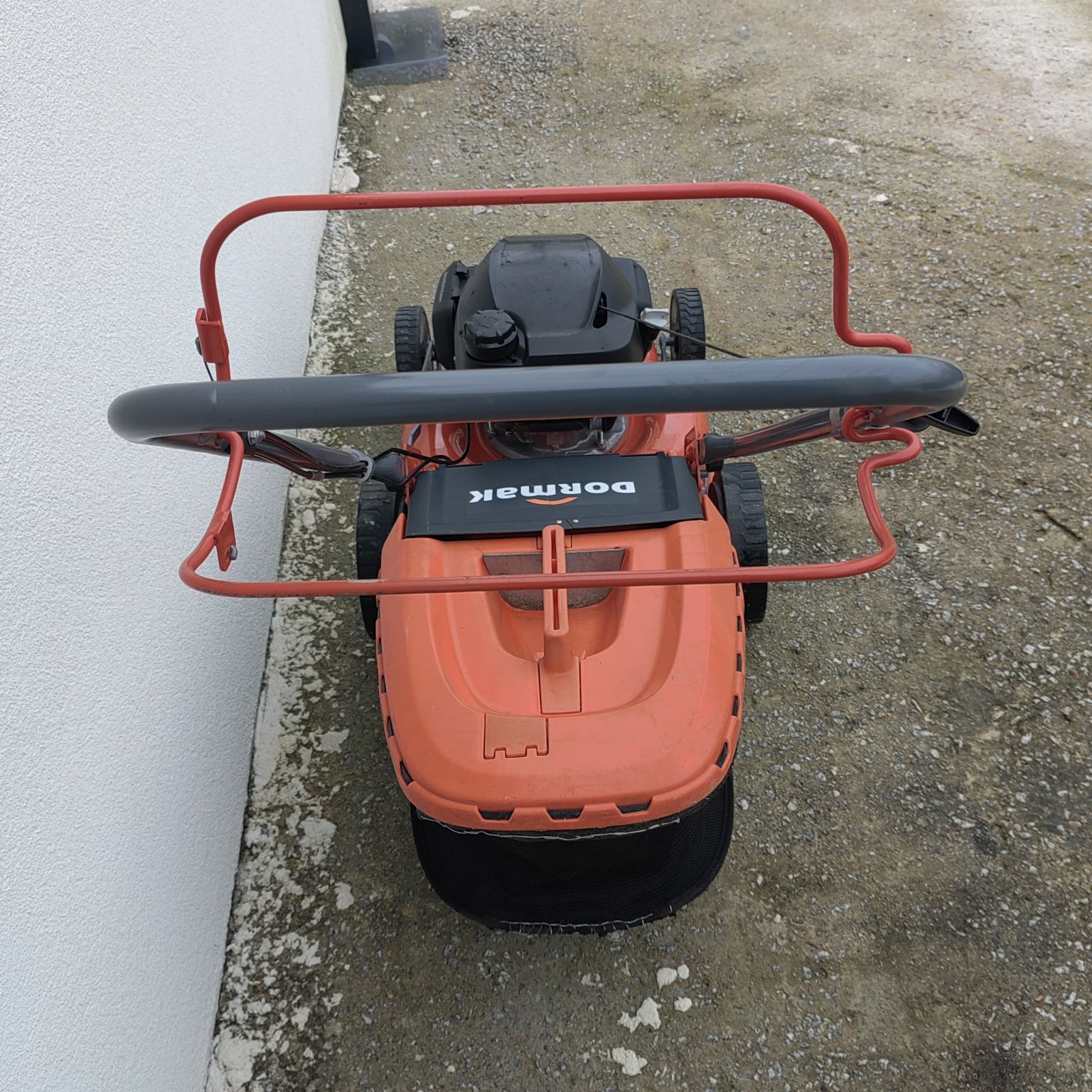 Máquina de cortar relva Dormak