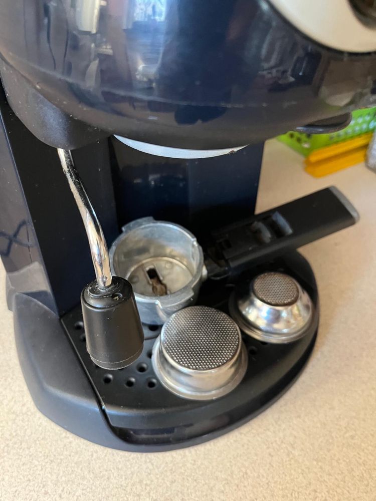 Ekspres kolbowy ciśnieniowy do kawy - DeLonghi EC 190 CD