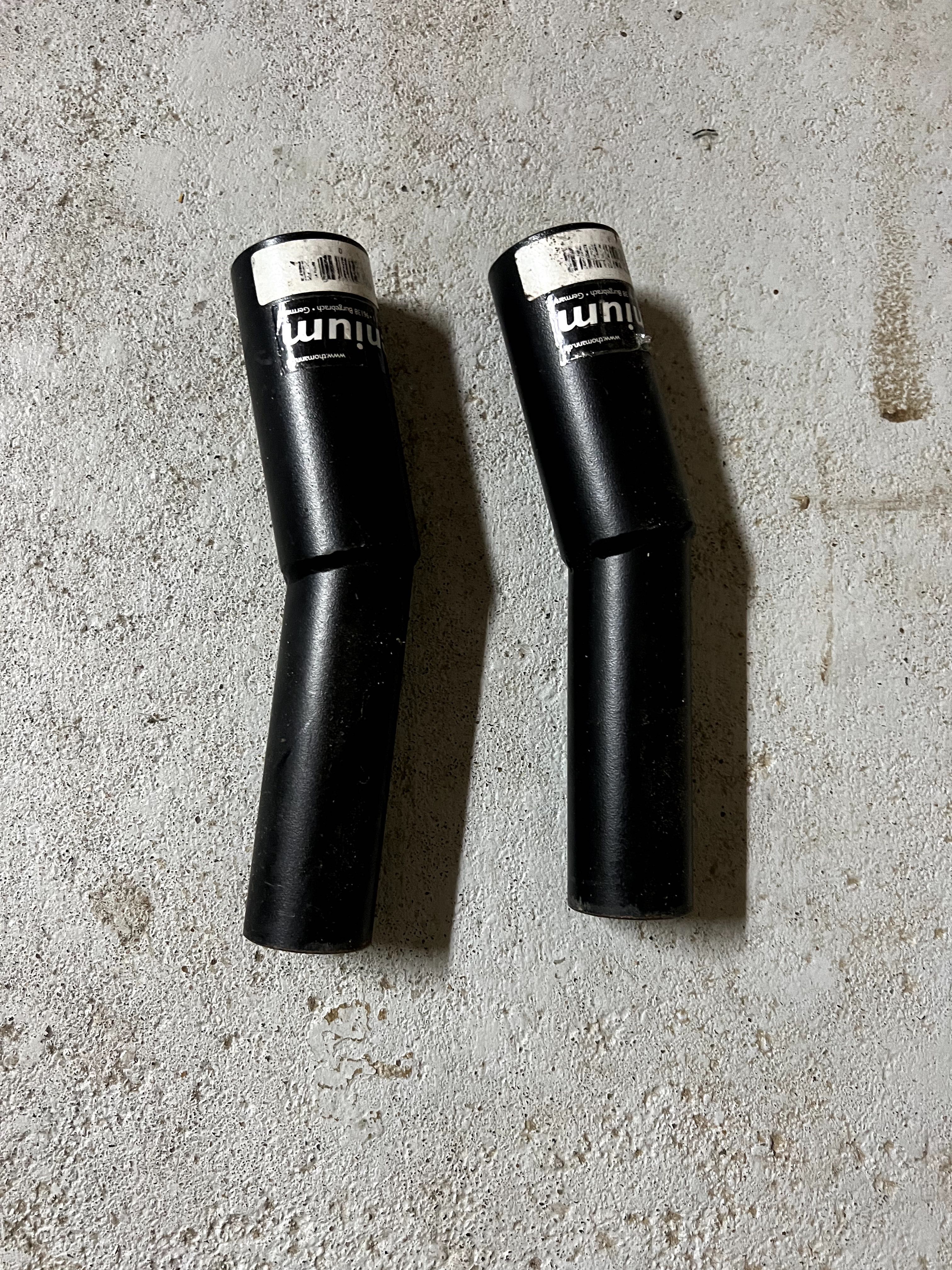 Par de Adaptadores para inclinação de altifalantes