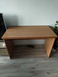 Solidne biurko w kolorze brązowym