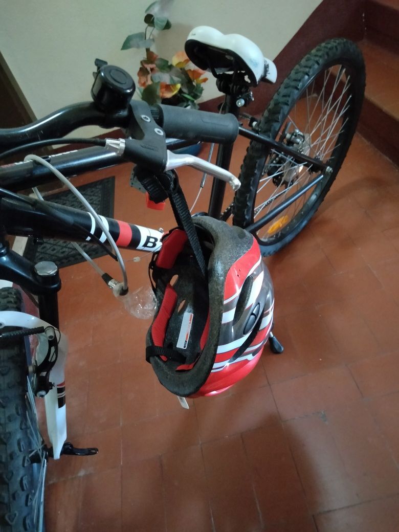 Bicicleta nova nunca usada. SeBranca e vermelha.