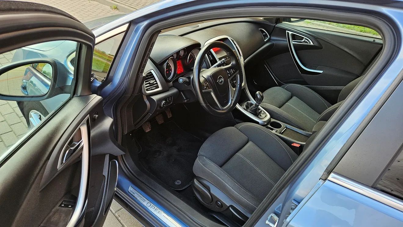 Opel Astra Astra 1.6 Turbo 180 km