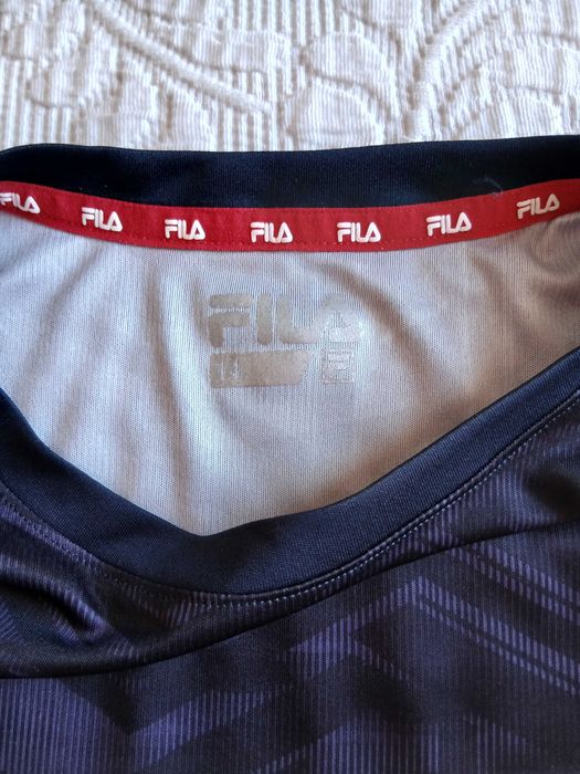 2 t-shirts Nike e Fila  12/13 anos