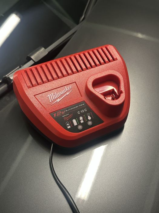 Szlifierka Milwaukee m12 fdga z bateria i ladowarka